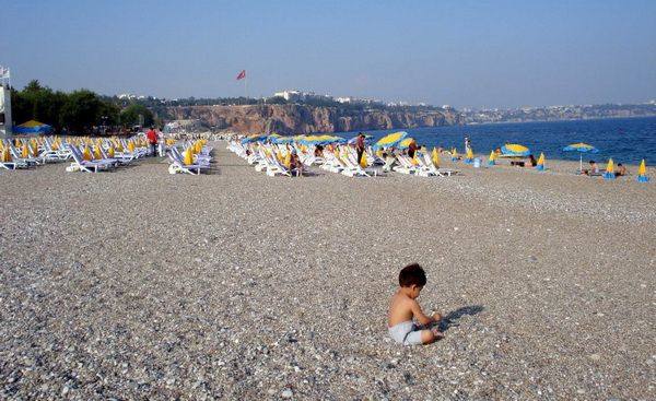 Csak óvatosan azokkal a kavicsokkal! Konyaaltıi strand Antalya